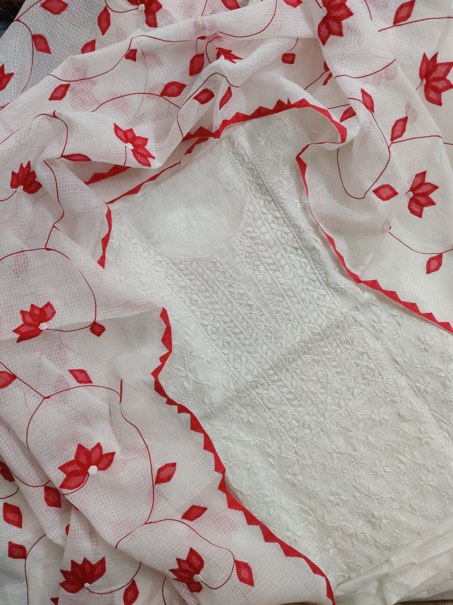 Chikankari kurta with Phool Patti Dupatta